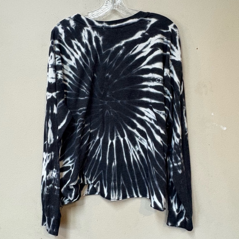 No Boundaries Black and White Tie-Dye Long Sleeve Graphic Tee - Picture 3 of 7